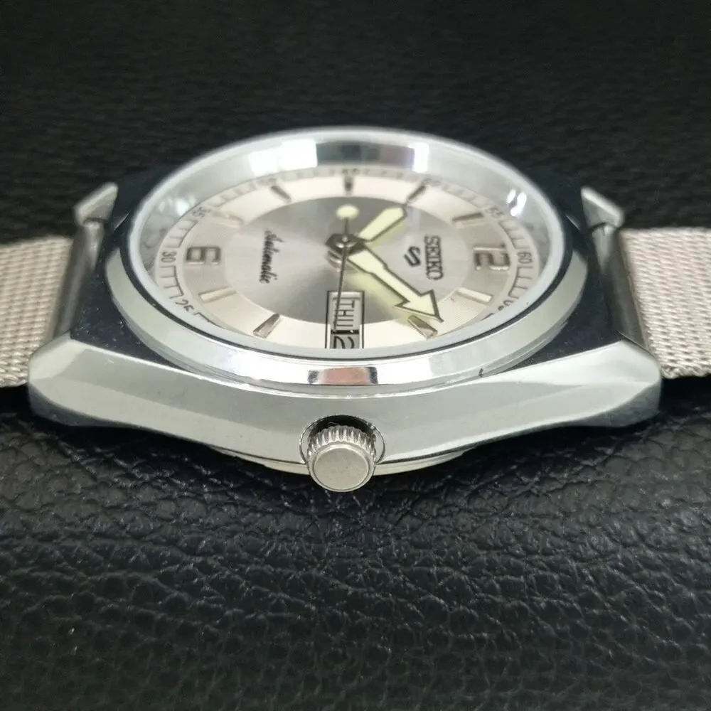 Vintage 1971 Seiko Automatic Mens Silver Watch W/daydate & Silver accents